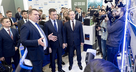 Стенд  компании  «ПиЭлСи Технолоджи» на МФЭС 2019 посетил министр энергетики Александр Новак